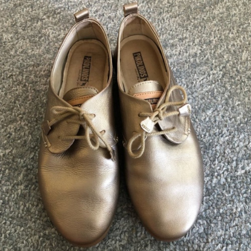 Pikolinos gold metallic lace up shoes Size 40 9.5